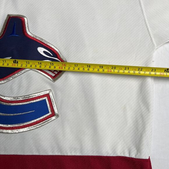 Vintage Vancouver Canucks Circa 1997-2003 CCM NHL Size Large Air-Knit - Picture 6 of 12